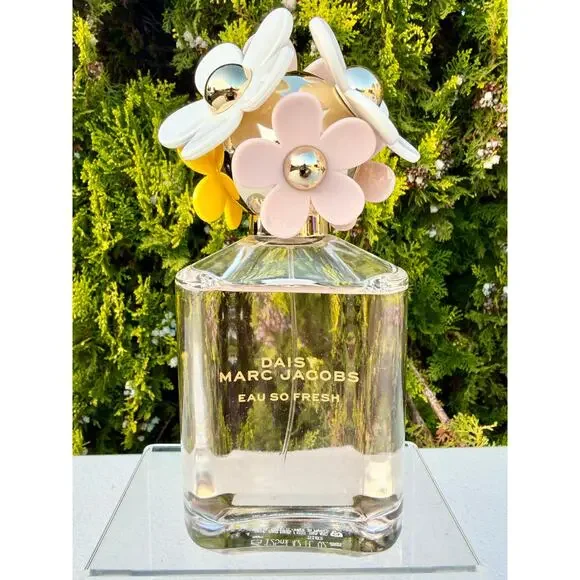 Marc Jacobs Daisy Eau So Fresh Eau de Toilette 125ml 4.2 Fl. Oz - Picture 4 of 4